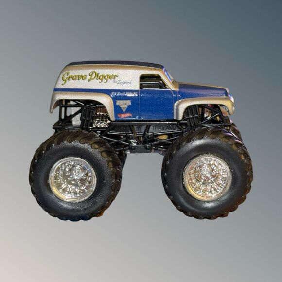 Hot Wheels Monster Jam Grave Digger The Legend 1:64 Scale B23 - Picture 5 of 9